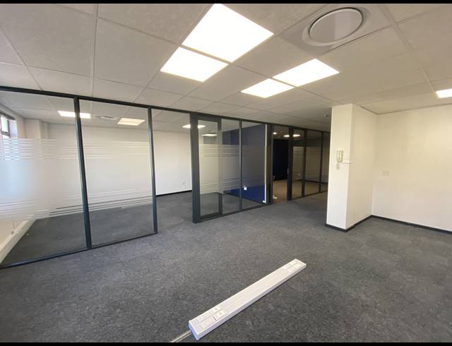 112M² OFFICE TO LET IN STEENBERG